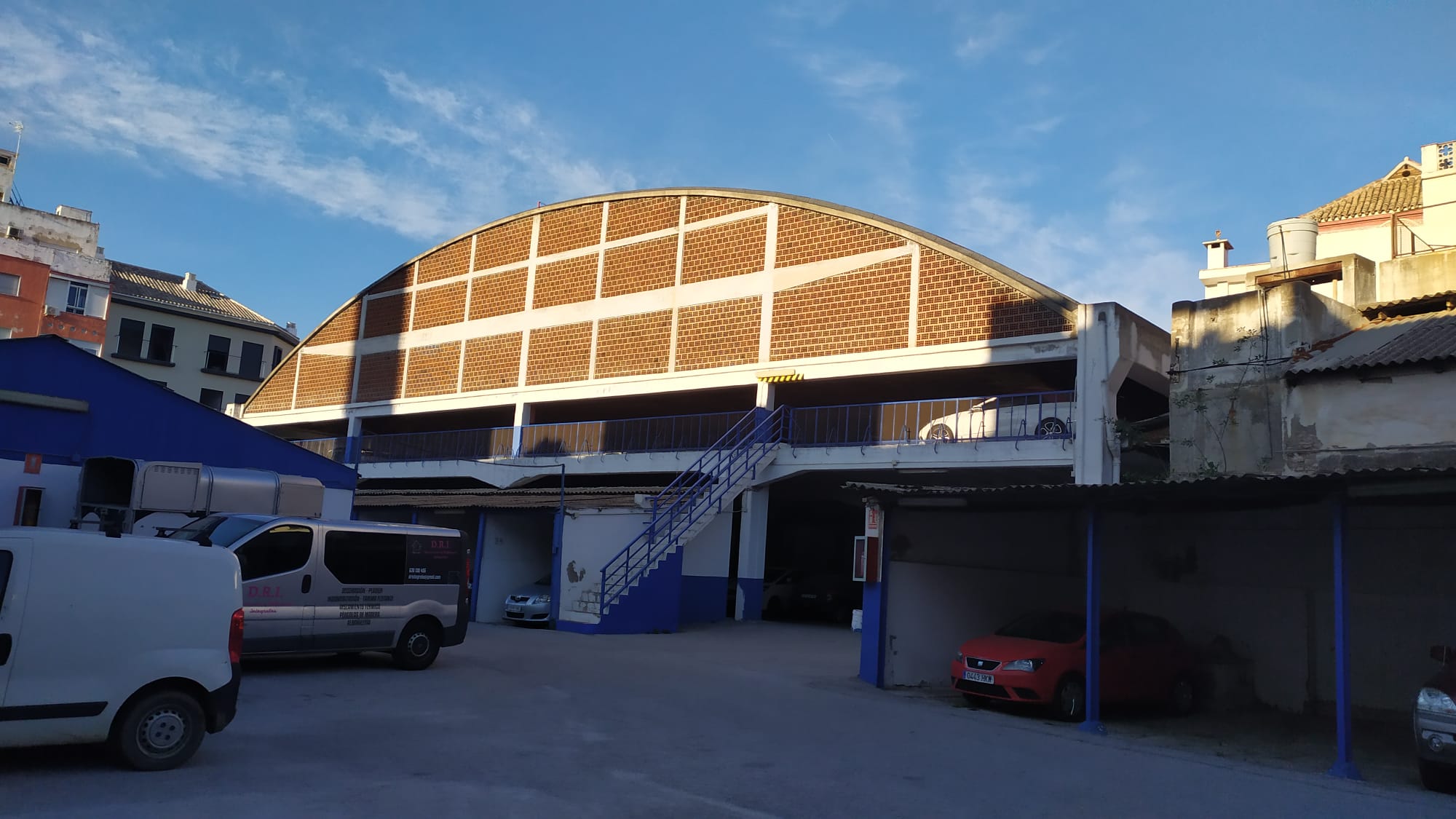 Garaje Las Delicias, edificio con cubierta abovedada, marzo de 2021.