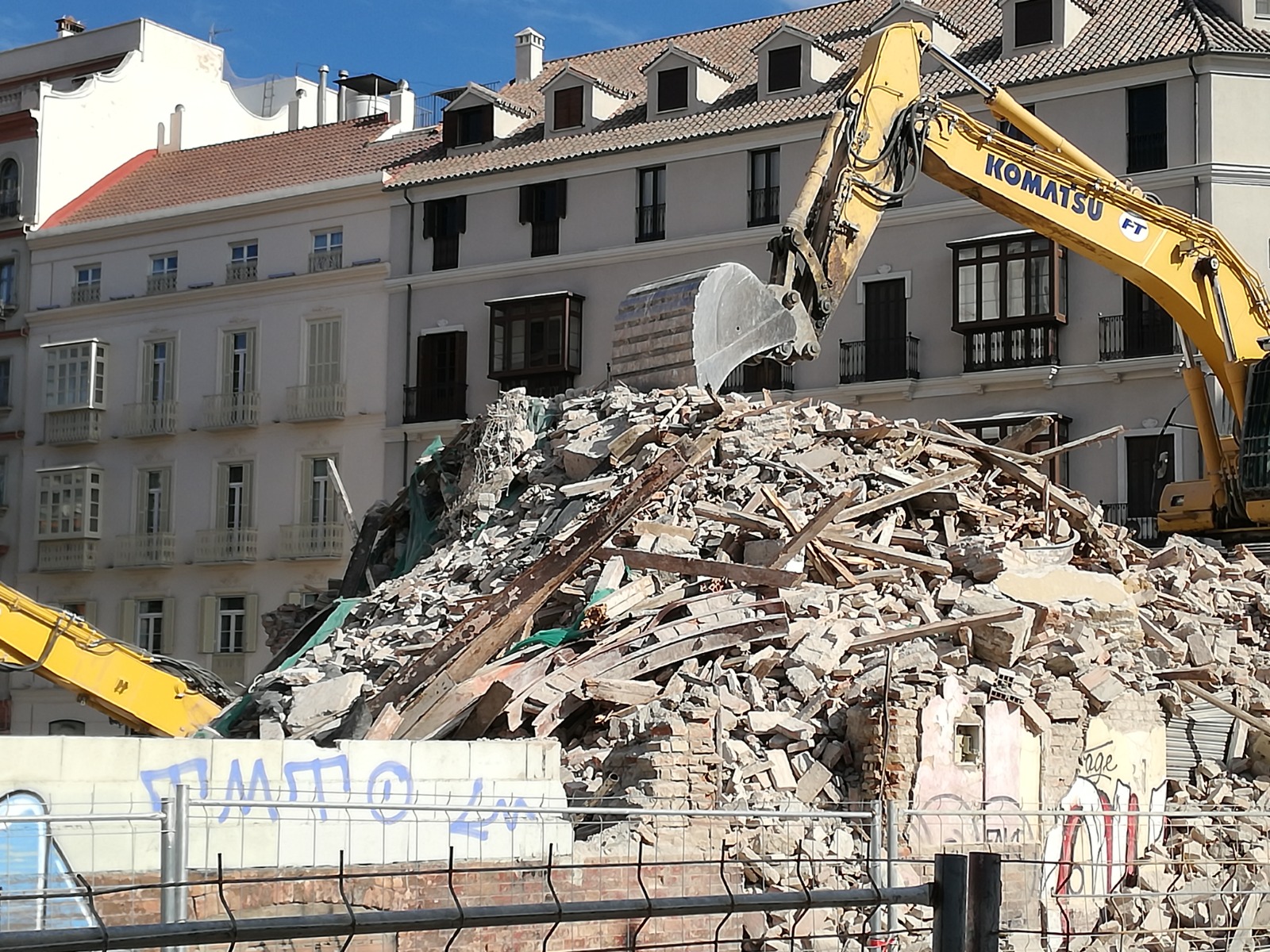 Casa para Isabel Loring Heredia, demolición vista desde Pasillo de Atocha, 31 marzo de 2019.