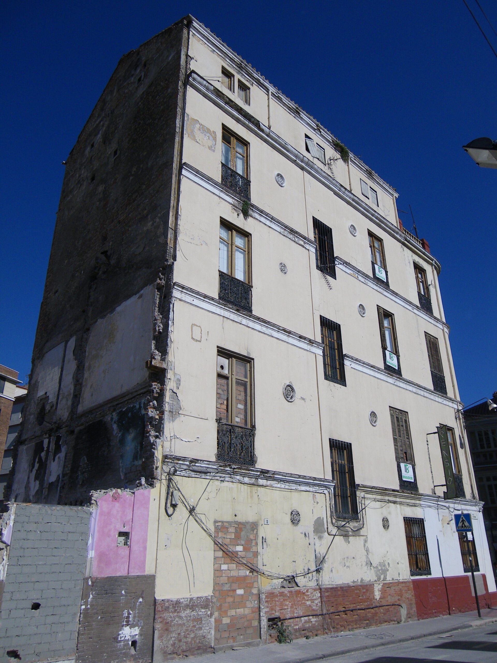 Casa para Isabel Loring Heredia, fachada trasera, oeste, hacia Pasillo de Atocha, 5 de mayo de 2010.